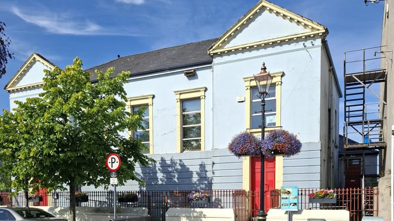 Teenage girl gets suspended prison sentence for assaulting three people