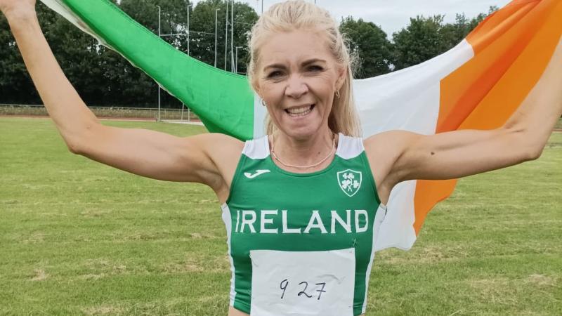 Catriona Devine helps Ireland W50 4x800m relay team to new world record