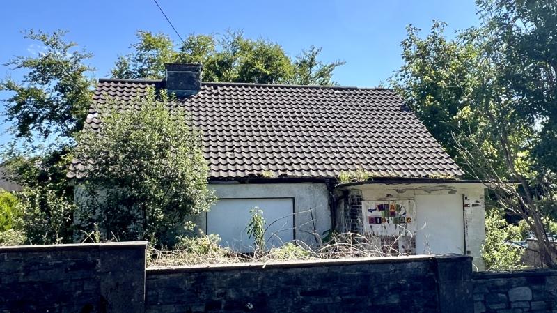 Former Carrick Health Centre goes under the hammer in national auction