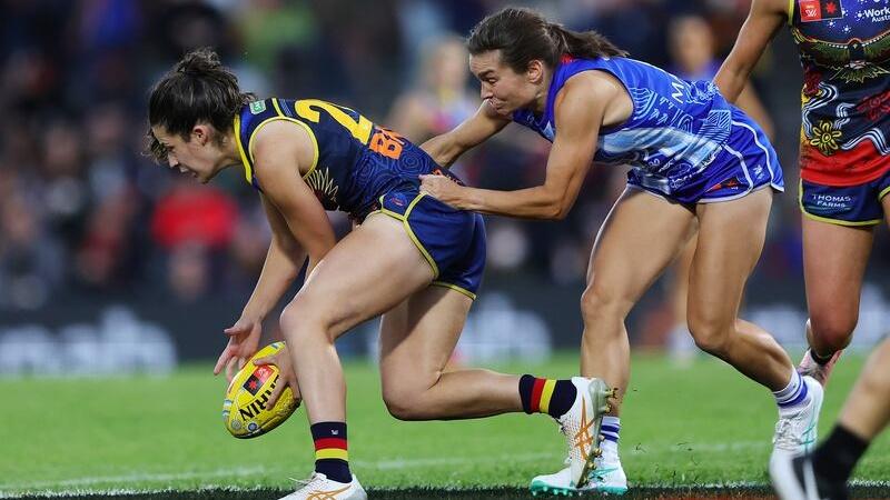 WATCH: Amy Boyle Carr kicks first AFLW goal as Adalaide Crows see off GWS 