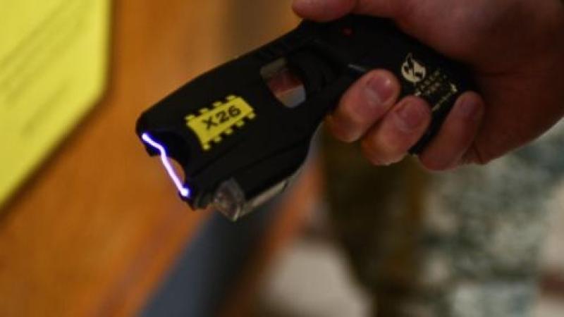 Former Donegal sergeant calls to arm frontline gardaí with tasers 