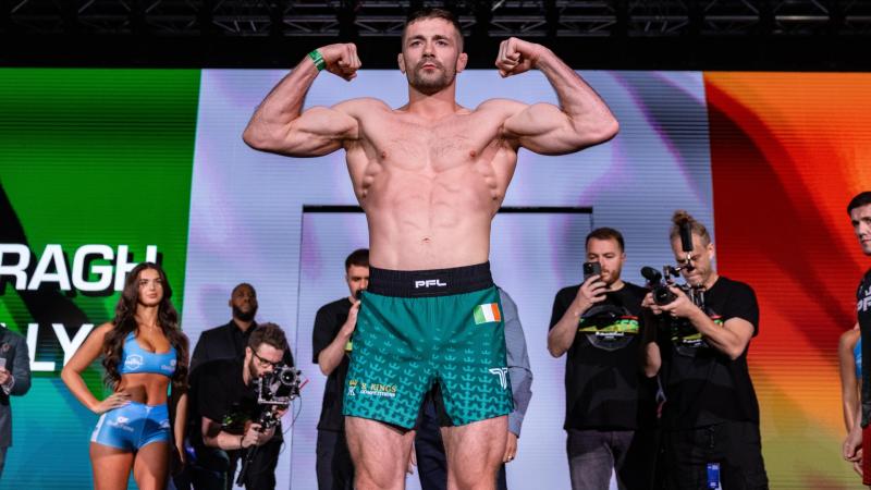 Darragh Kelly keeps his perfect record after first round submission win in France