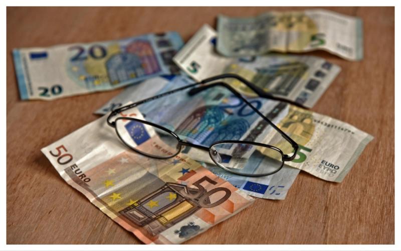 No tax cut for workers as Social Welfare recipients get weekly hike and Christmas bonus