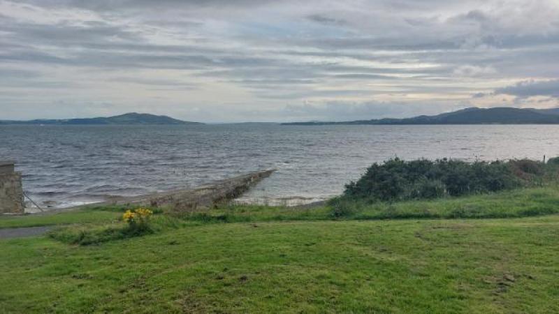 A dull and misty start with fog patches in Donegal and rain and drizzle outbreaks