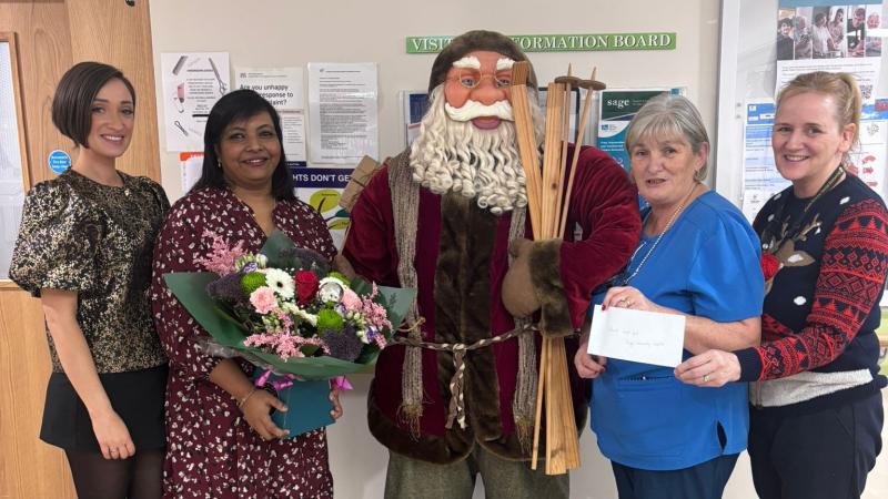 Singer Sinead Black brings Christmas cheer to Dungloe Community Hospital