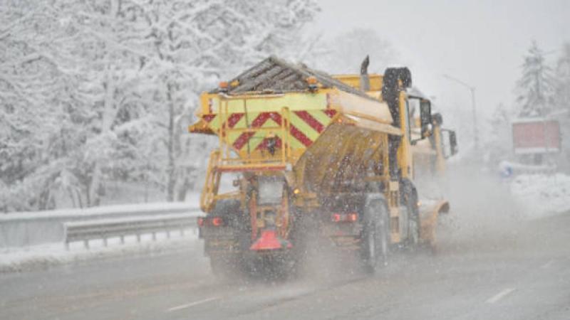 Donegal County Council will grit all main roads in the county this afternoon
