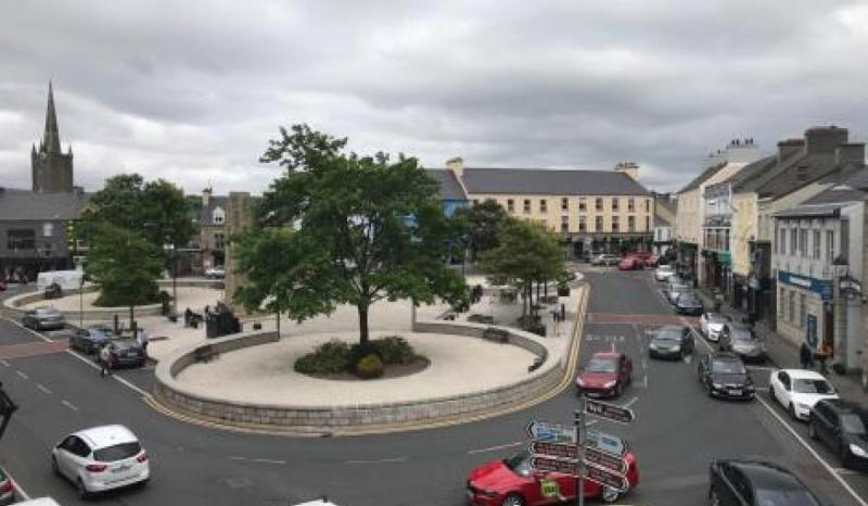 &lsquo;Substantial damage&rsquo; caused to car parked at Donegal Town's Diamond
