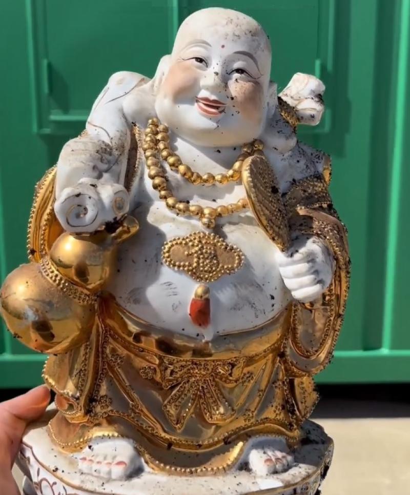 National: 'I'll take that Buddha!' One man's trash is another man's treasure as 'hidden gems' are dumped