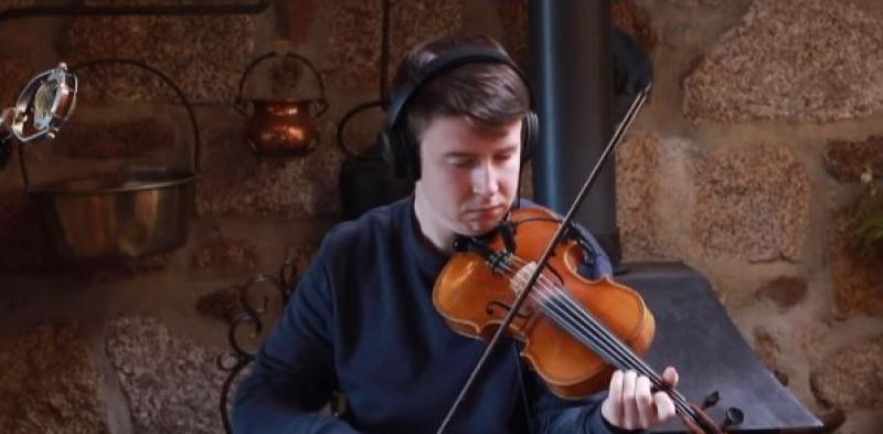 Gaoth Dobhair singer and musician receives national award 