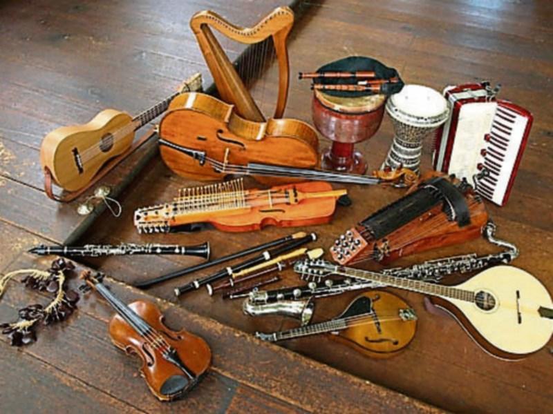 Donegal musicians and singers perform to beat the band at Fleadh Cheoil na hÉireann