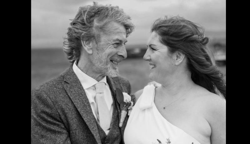 Singer Se&aacute;n Keane marries his beloved Ann Rodgers on Tory Island 