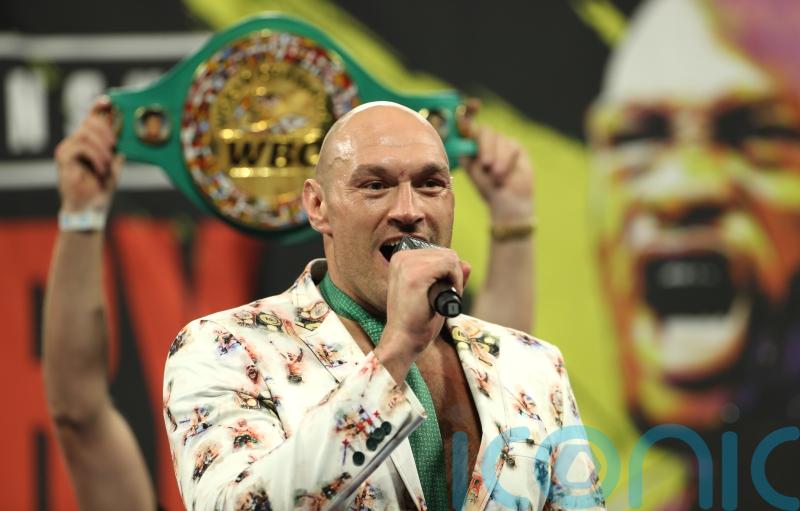 Unbeaten Tyson Fury will defend title against Dillian Whyte as Frank Warren wins purse bid