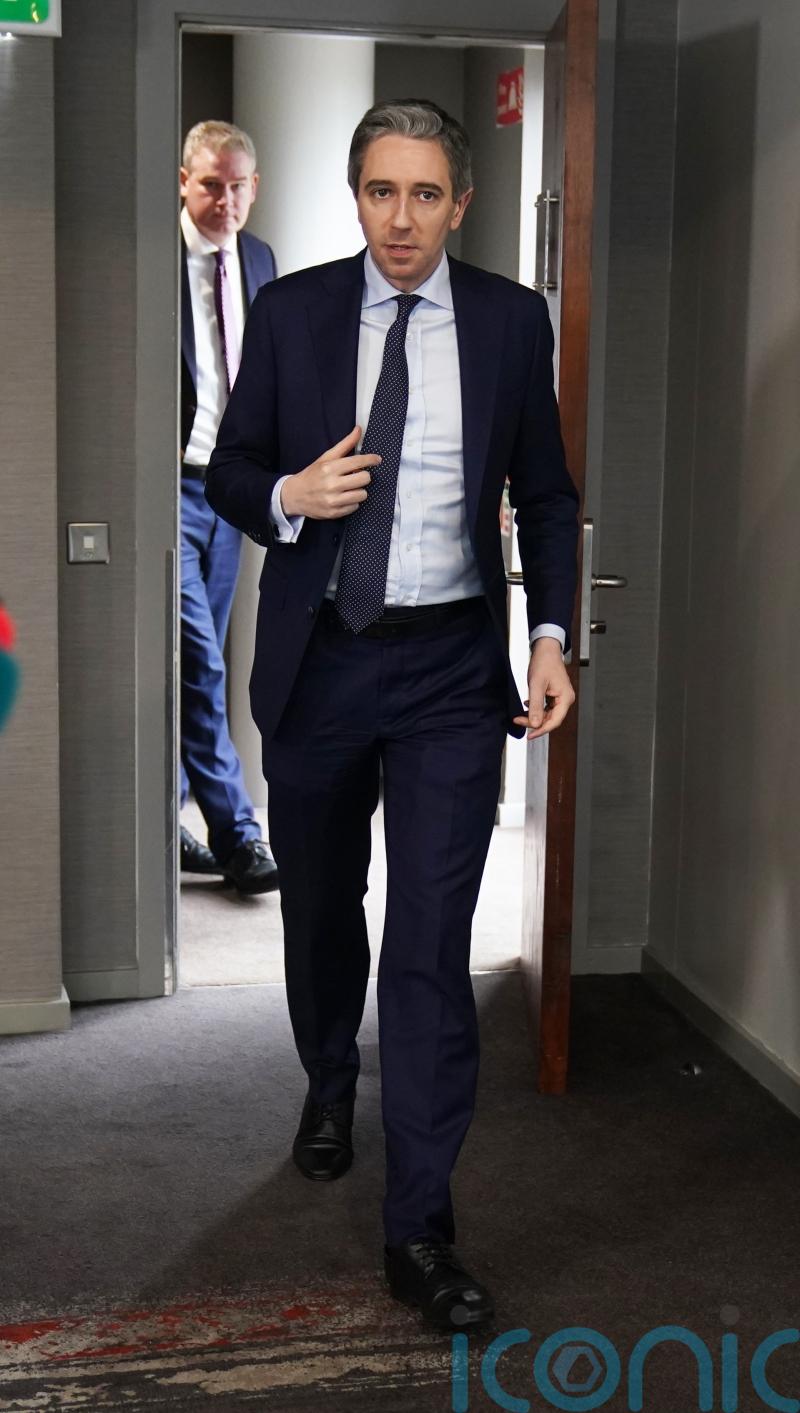 Harris to consider cap on pay for Department secretaries-general