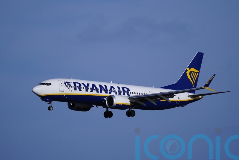 How are other airports and airlines helping after Heathrow closure?