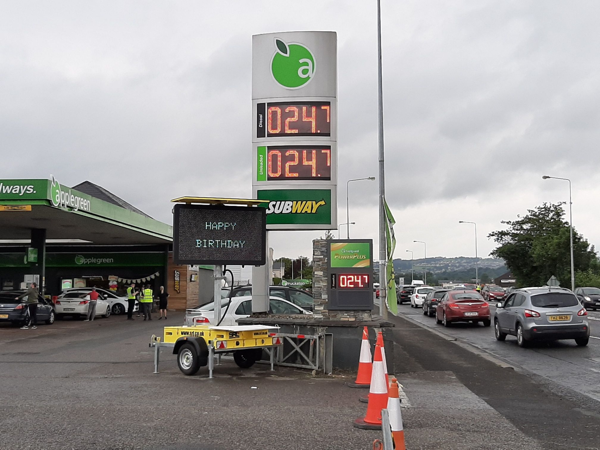 Derry motorists at the centre of cutprice fuel traffic chaos Derry Now